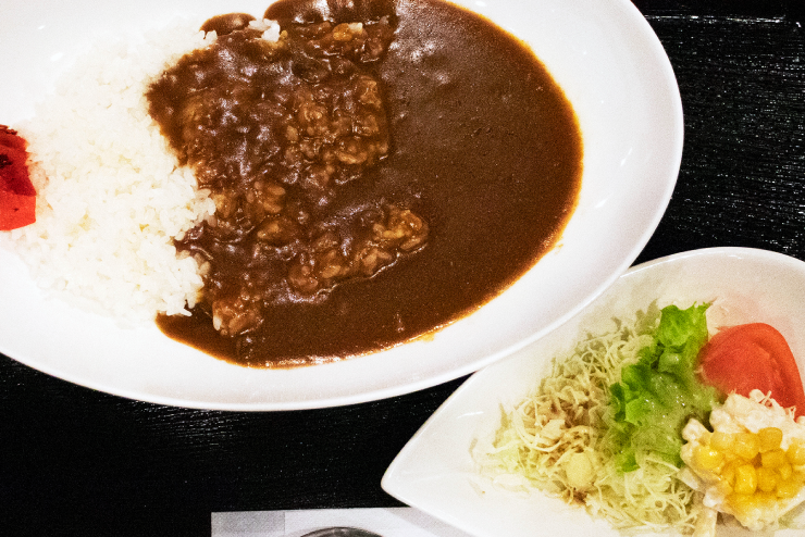 ビーフカレー（ミニサラダ付）